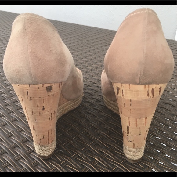 🎉 FLASH SALE 🎉 PRADA SUEDE PEEP TOE WEDGE - Picture 6 of 7